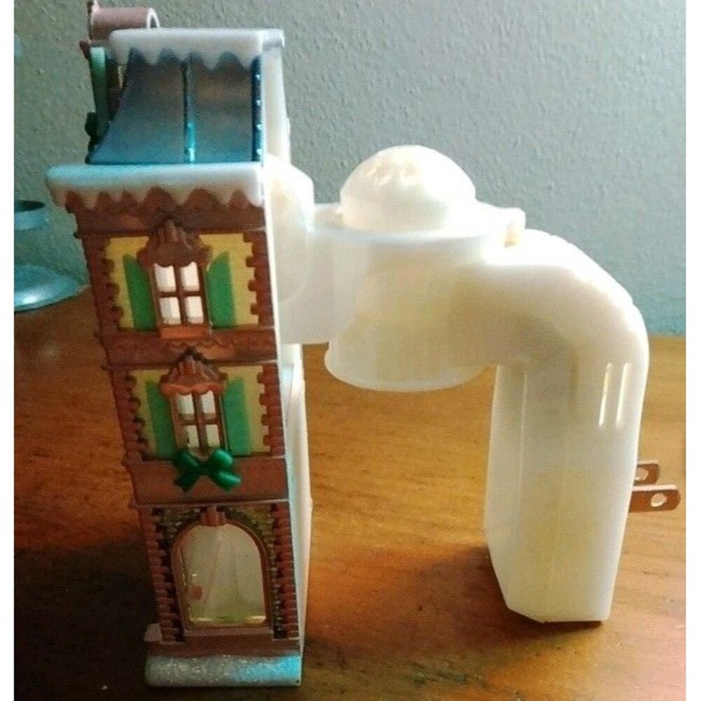 2 Bath & Body Works Christmas Wallflower Projectors - Paris & Red Door House - Picture 3 of 13